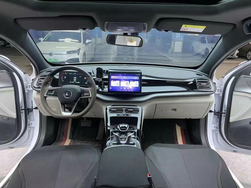 成都23年比亚迪秦2