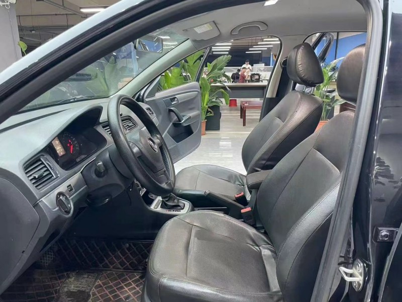 成都16年大众朗逸3