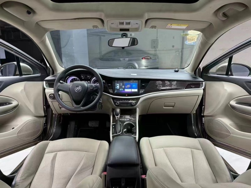 成都18年别克威朗9