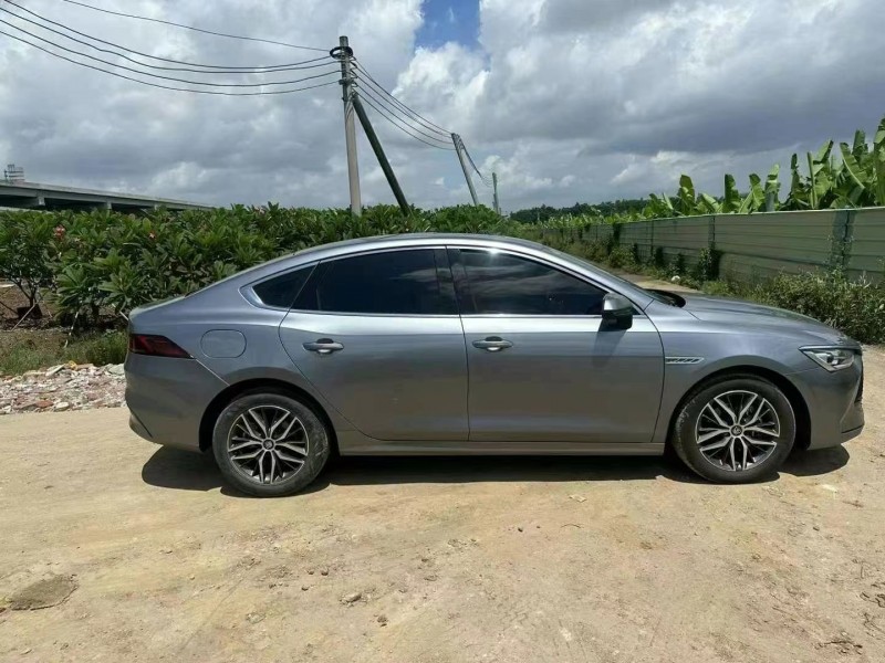 中山22年比亚迪秦5