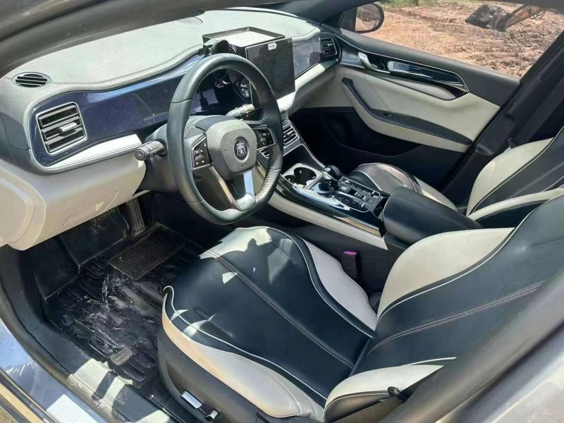 中山22年比亚迪秦8