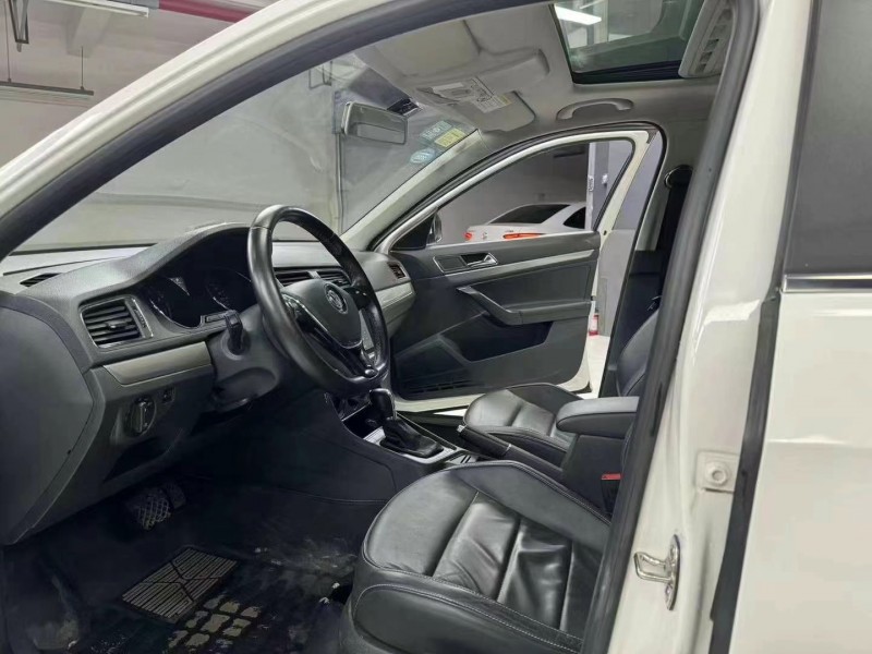 成都16年大众朗逸8