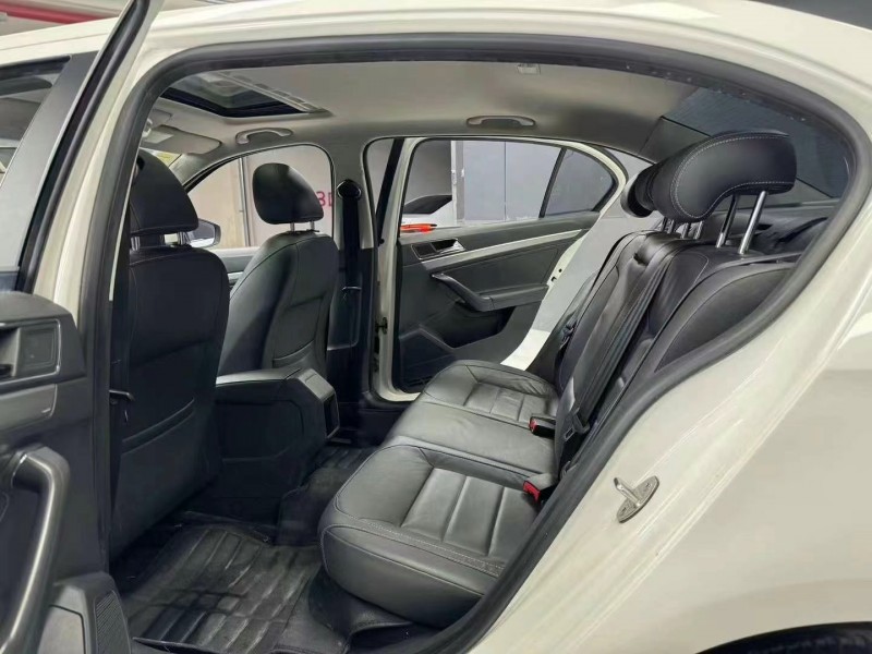 成都16年大众朗逸9