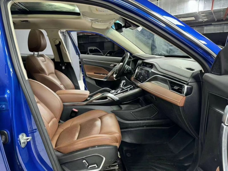 成都20年吉利博越8