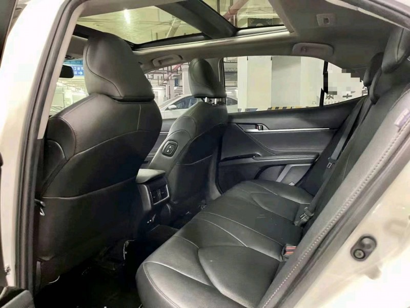 成都22年丰田凯美瑞7