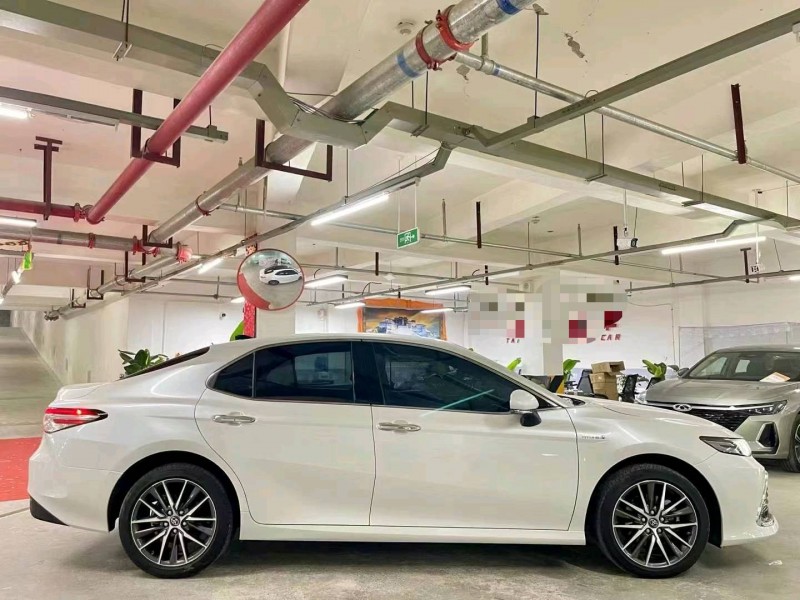 成都22年丰田凯美瑞8