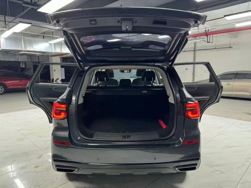 成都22年荣威RX57