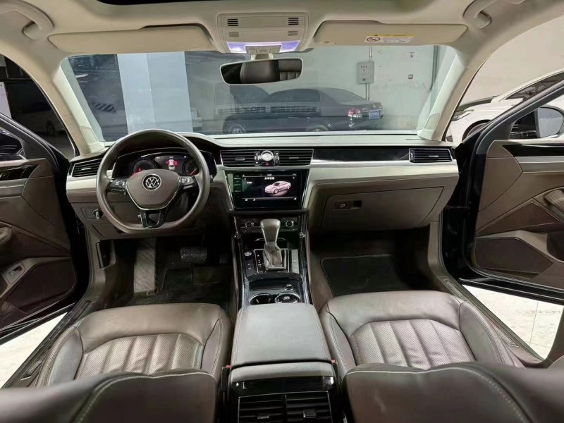 成都21年大众辉昂7