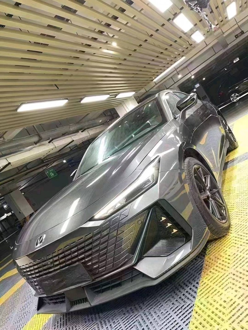 成都23年长安汽车UNI-V2