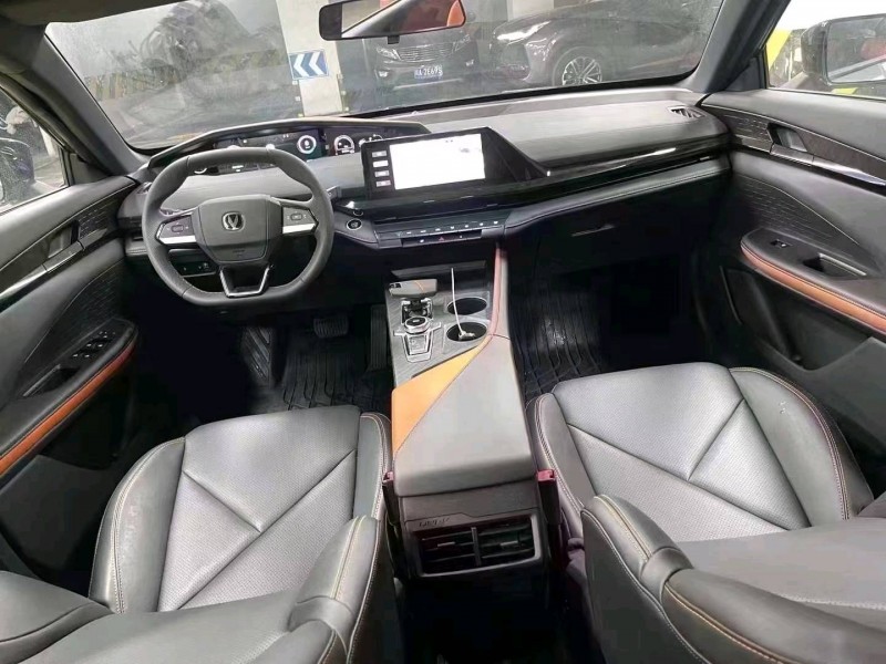 成都23年长安汽车UNI-V9