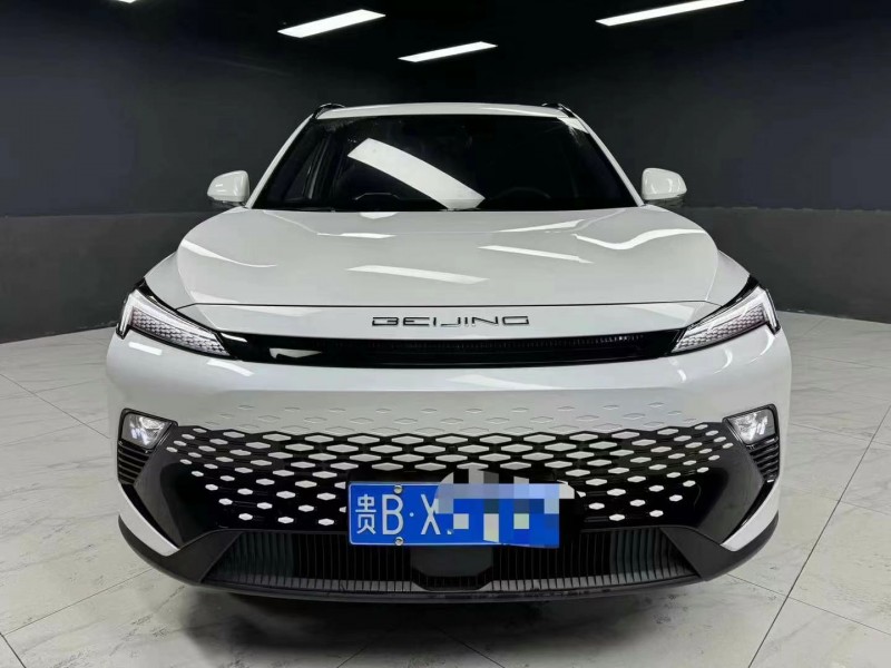 成都23年北汽制造魔方1