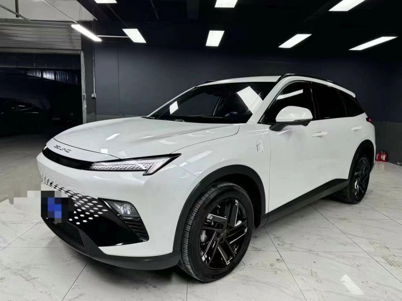 成都23年北汽制造魔方2