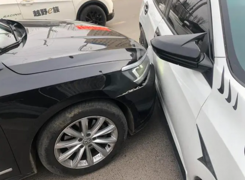 我買的抵押車現在撞得很嚴重，如果推定全損，保險公司該怎么賠償