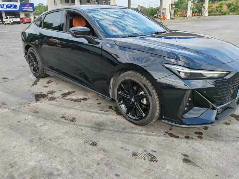 岳陽23年長安汽車UNI-V2