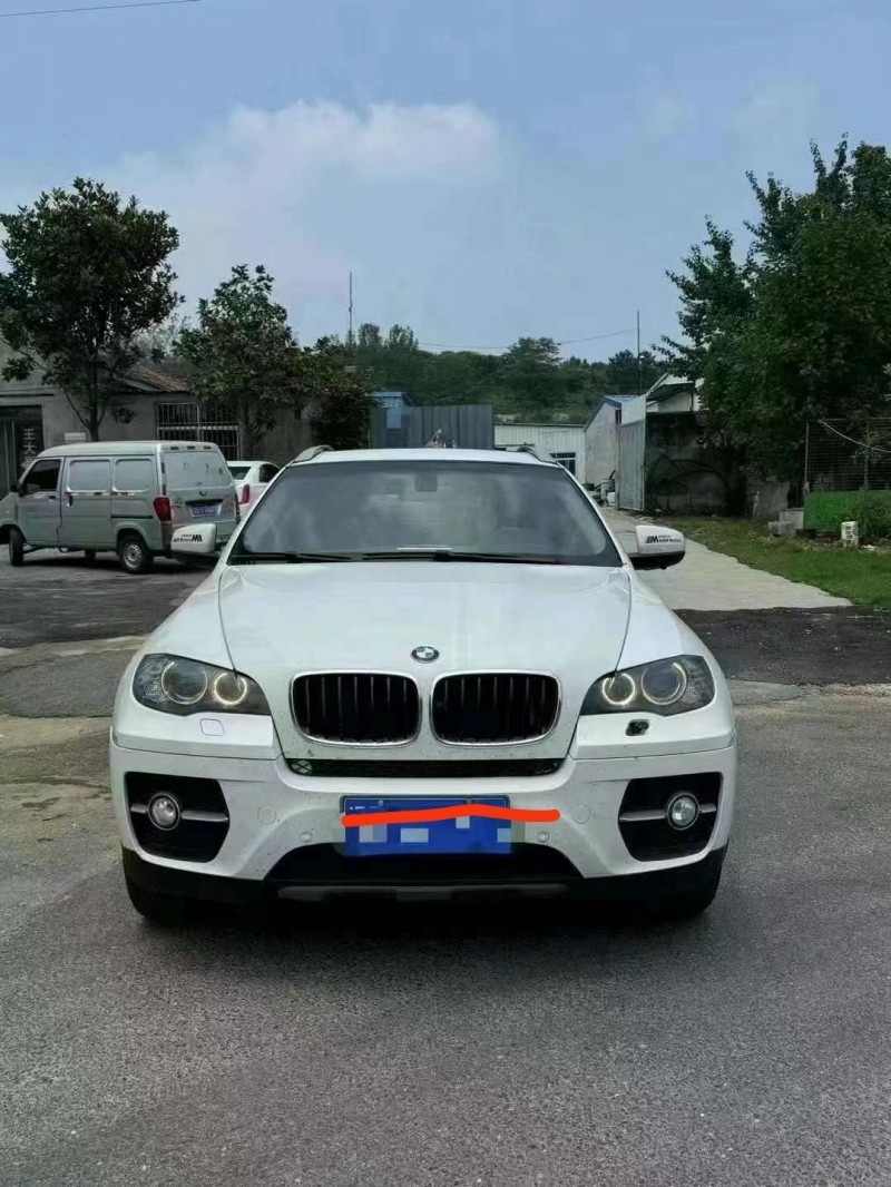 济南12年宝马X61