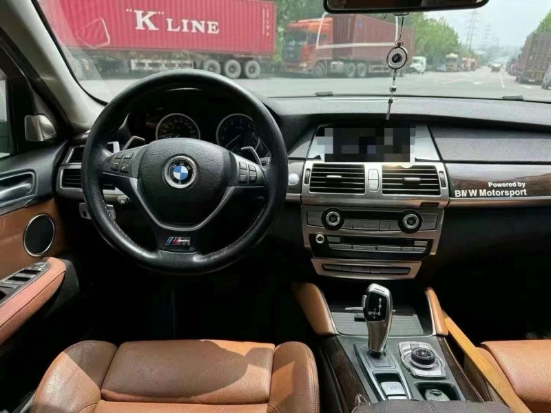 济南12年宝马X68