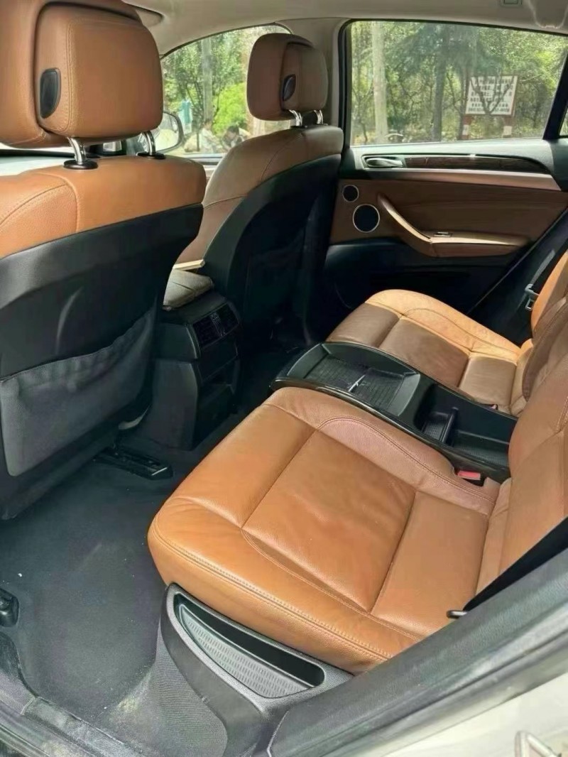 济南12年宝马X69