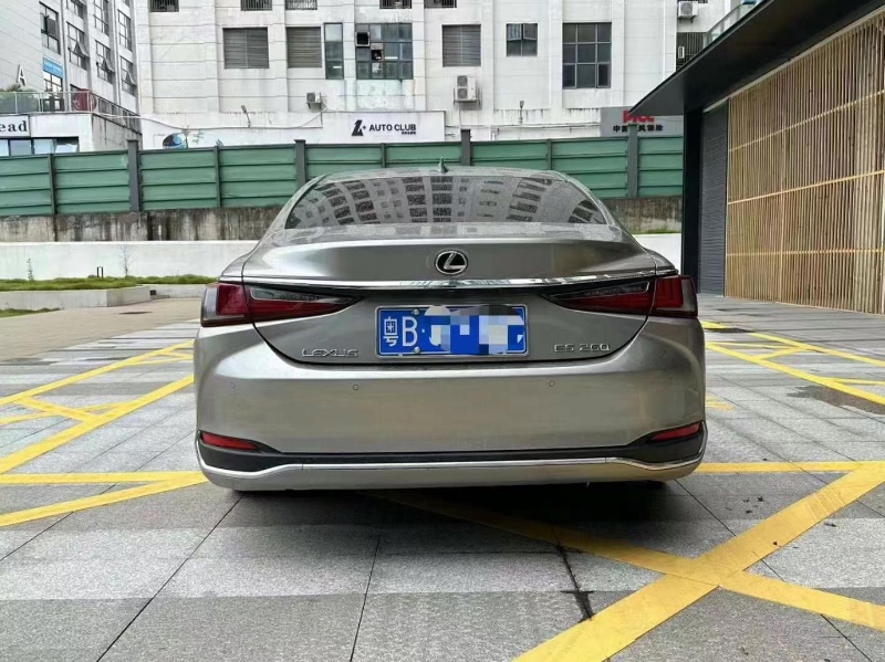 深圳20年雷克萨斯ES8