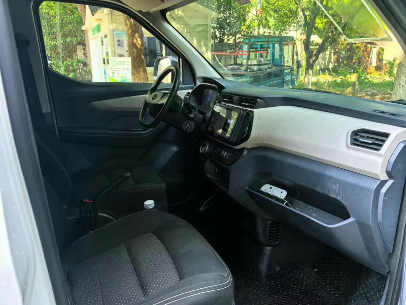 蘇州23年大通EV30L4