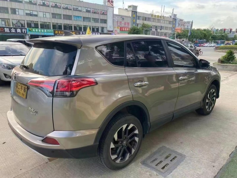 广州18年丰田RAV4荣放7
