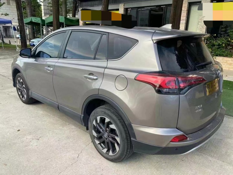广州18年丰田RAV4荣放8