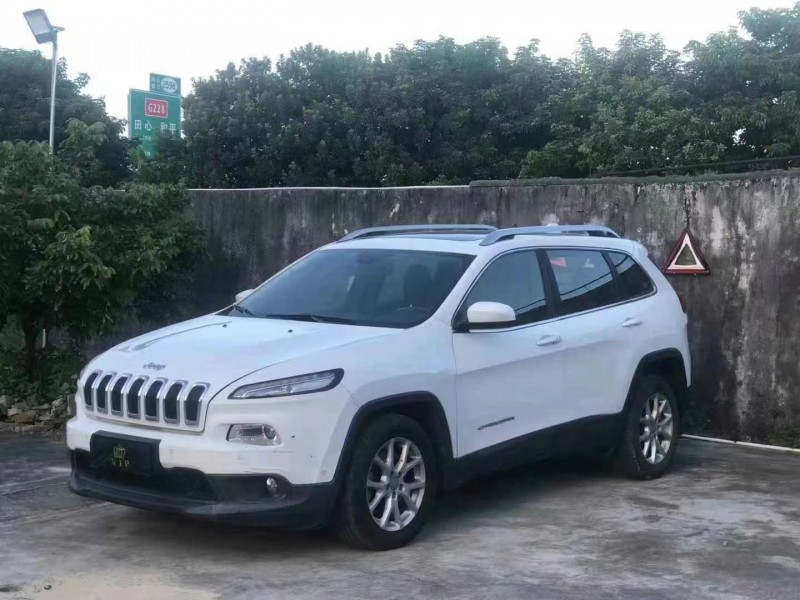 汕頭16年Jeep自由光3