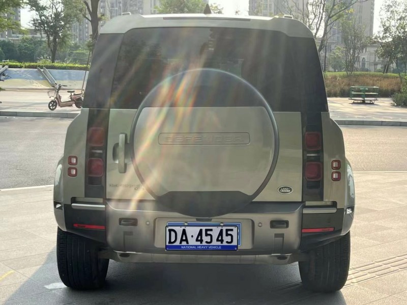 东莞22年路虎卫士9