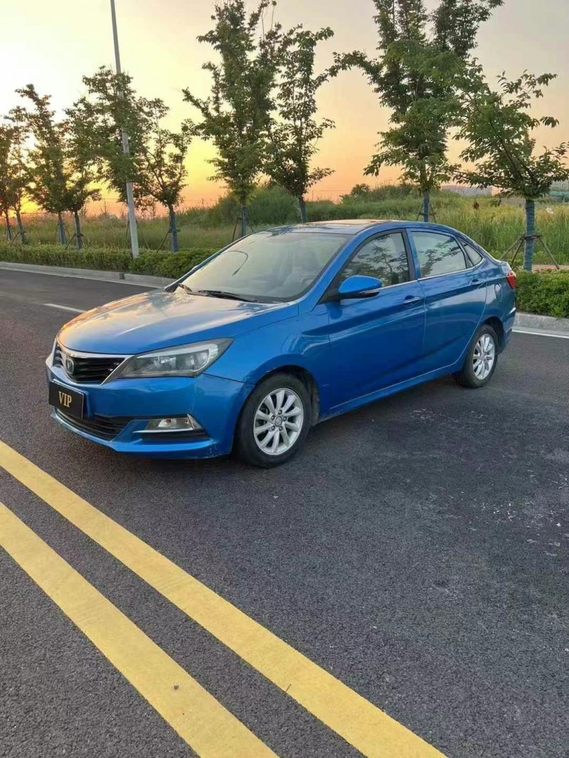 徐州15年长安汽车悦翔V72