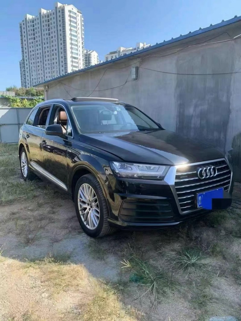 泰安17年奧迪Q78