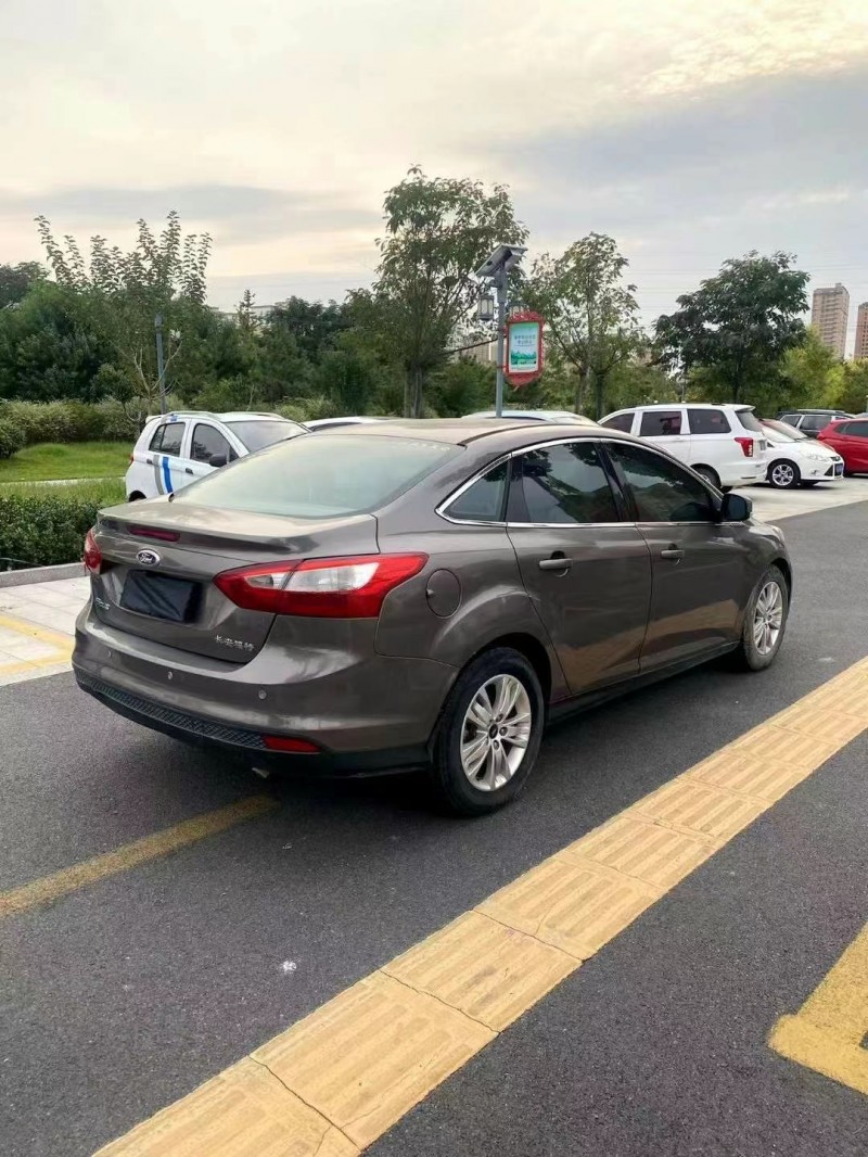 烟台15年福特福克斯4