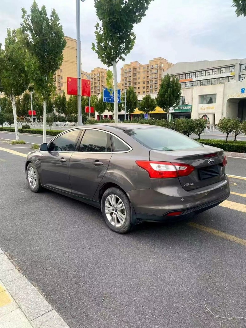 烟台15年福特福克斯5