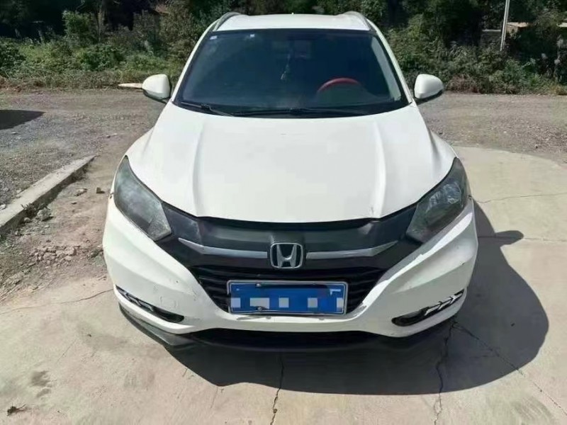 济宁17年本田缤智1