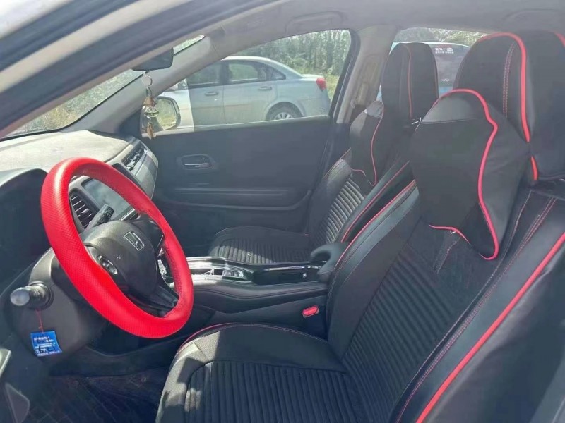 济宁17年本田缤智4