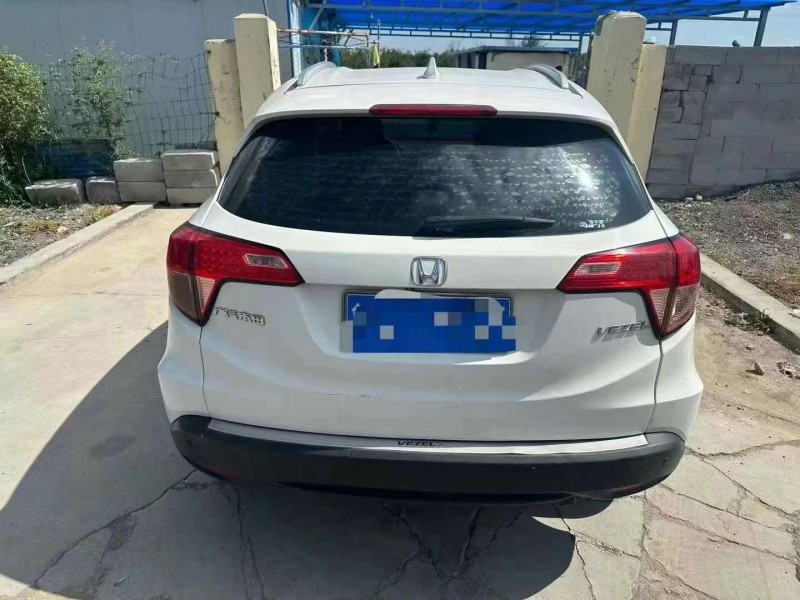 济宁17年本田缤智5