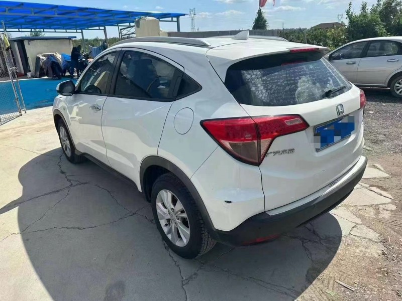 济宁17年本田缤智8