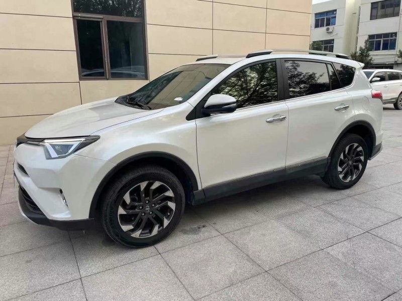保定17年丰田RAV43