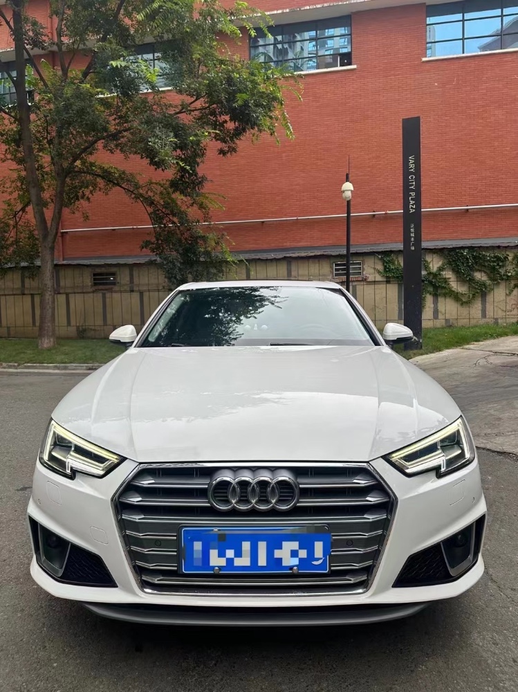成都19年奥迪A4L1