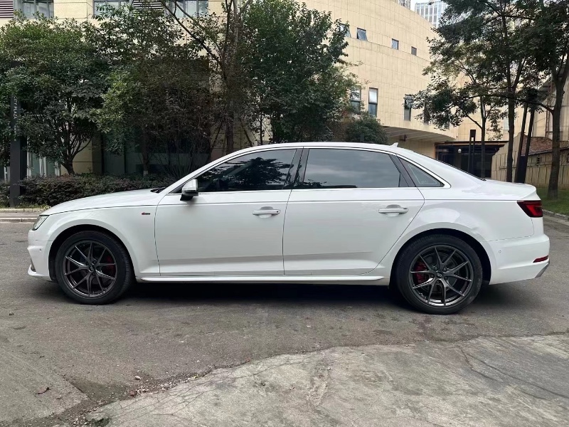 成都19年奥迪A4L3