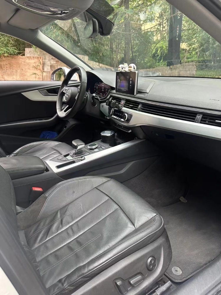 成都19年奥迪A4L4