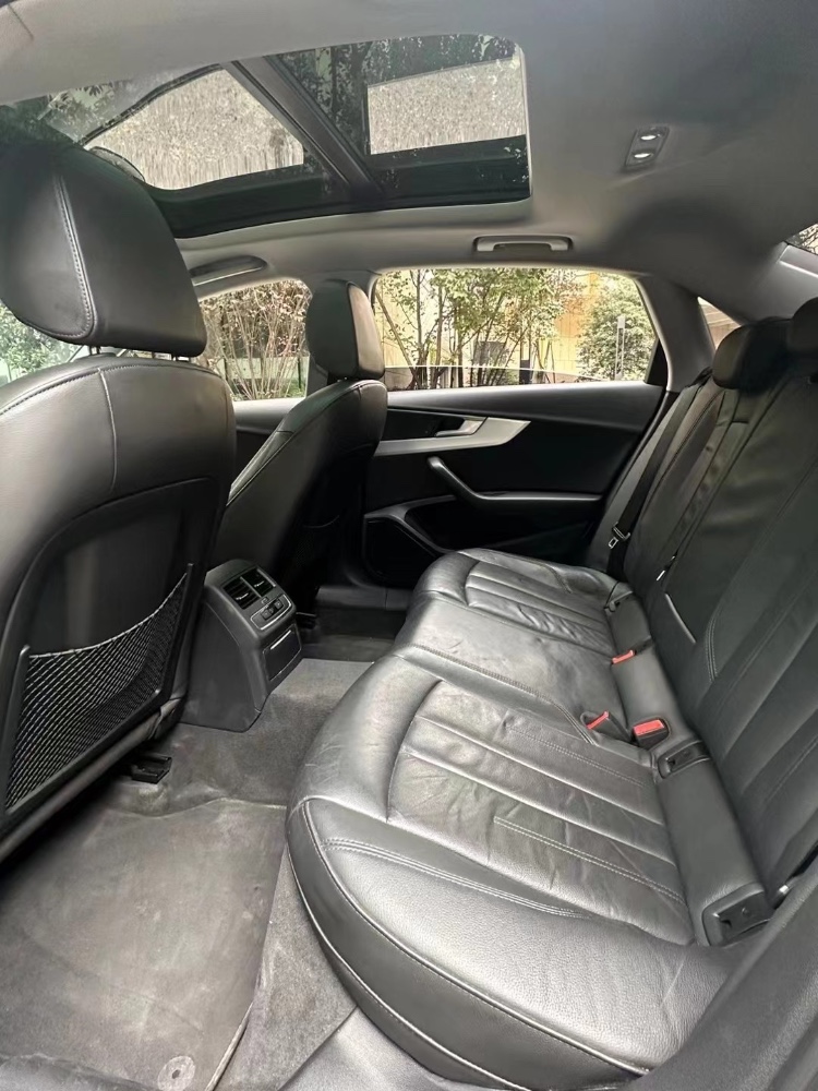 成都19年奥迪A4L7