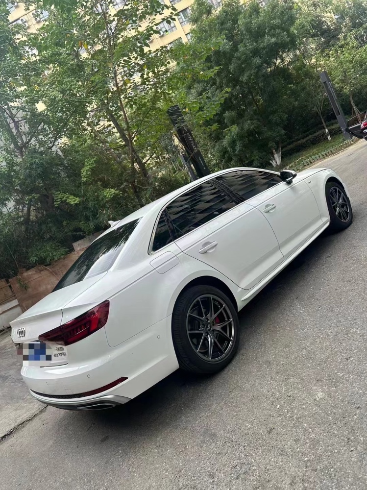 成都19年奥迪A4L8