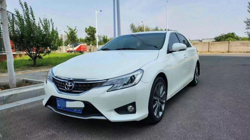 保定17年丰田锐志2