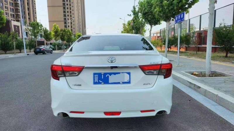 保定17年丰田锐志3
