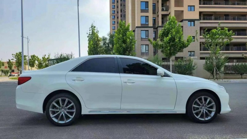 保定17年丰田锐志5