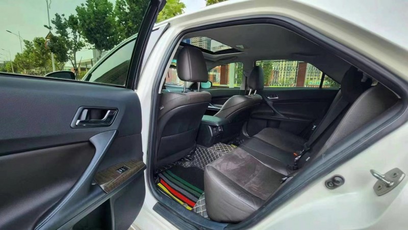 保定17年丰田锐志6