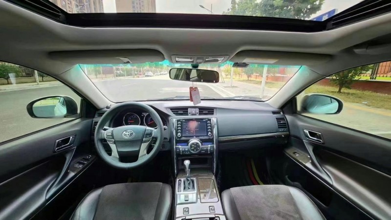 保定17年丰田锐志8