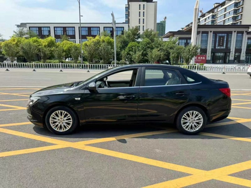 济宁17年别克英朗3