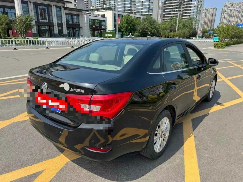 济宁17年别克英朗8