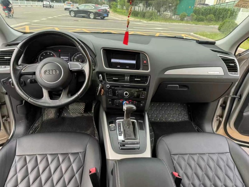 济宁16年奥迪Q56