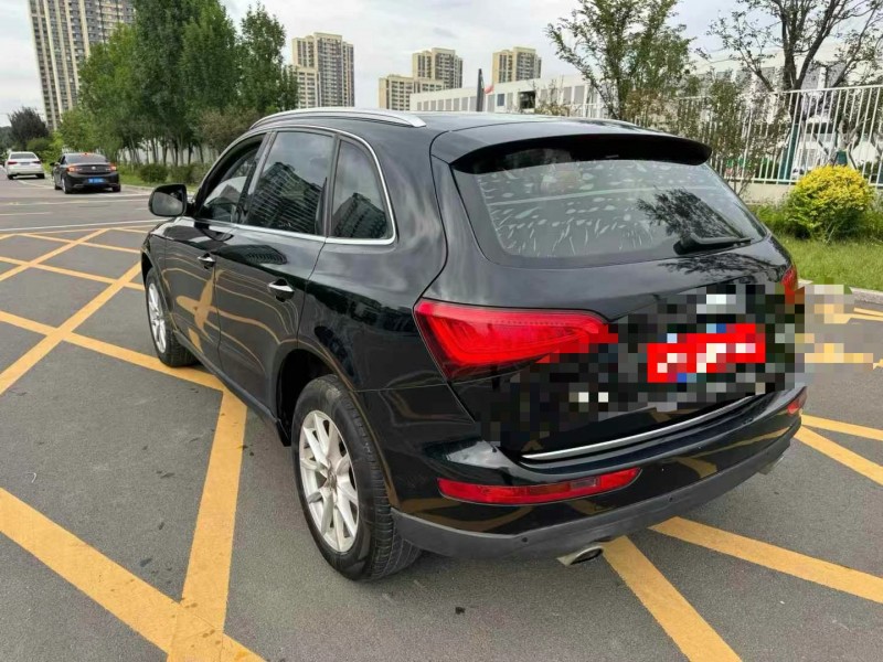 济宁16年奥迪Q58